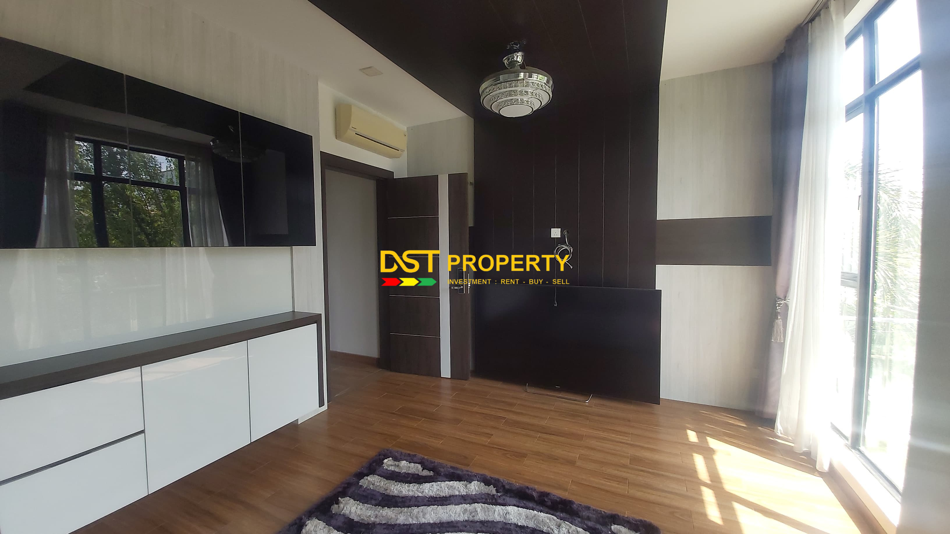 Dijual Rumah Besar Costarina